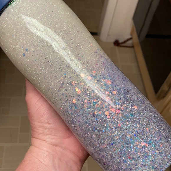 Glitter tumbler - momlife is the bestlife - Picture 6 of 7